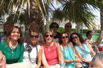 300 civiles juran bandera en el Día de las Fuerzas Armadas en la Rambla de Almería.