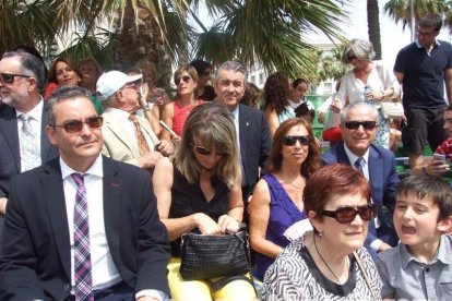 300 civiles juran bandera en el Día de las Fuerzas Armadas en la Rambla de Almería.