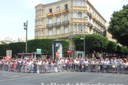 300 civiles juran bandera en el Día de las Fuerzas Armadas en la Rambla de Almería.