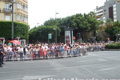 300 civiles juran bandera en el Día de las Fuerzas Armadas en la Rambla de Almería.