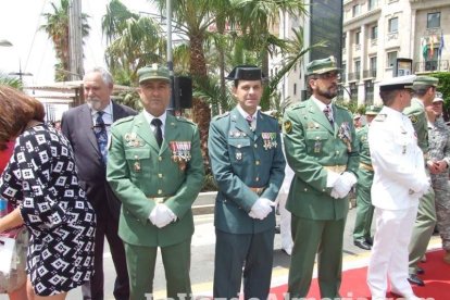 300 civiles juran bandera en el Día de las Fuerzas Armadas en la Rambla de Almería.
