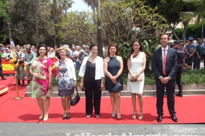 300 civiles juran bandera en el Día de las Fuerzas Armadas en la Rambla de Almería.