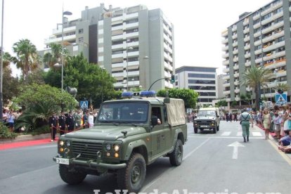 300 civiles juran bandera en el Día de las Fuerzas Armadas en la Rambla de Almería.