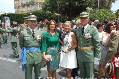 300 civiles juran bandera en el Día de las Fuerzas Armadas en la Rambla de Almería.