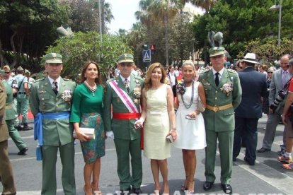 300 civiles juran bandera en el Día de las Fuerzas Armadas en la Rambla de Almería.
