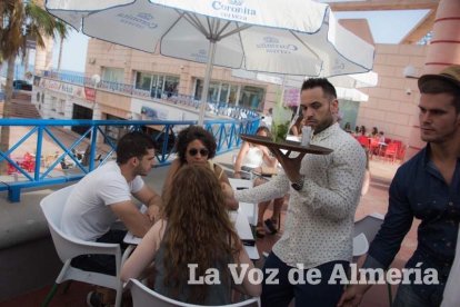 Todas las imágenes de la fiesta 40 en la sala Caramelo de Aguadulce.