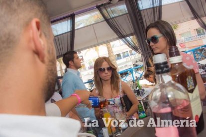 Todas las imágenes de la fiesta 40 en la sala Caramelo de Aguadulce.