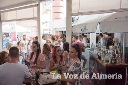 Todas las imágenes de la fiesta 40 en la sala Caramelo de Aguadulce.