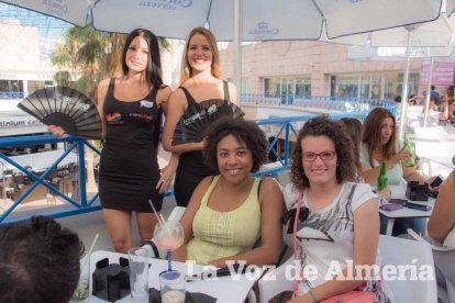 Todas las imágenes de la fiesta 40 en la sala Caramelo de Aguadulce.