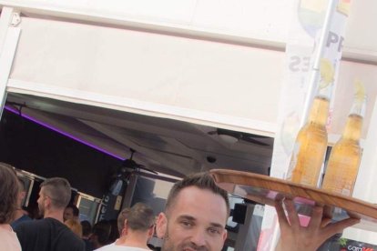 Todas las imágenes de la fiesta 40 en la sala Caramelo de Aguadulce.