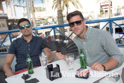 Todas las imágenes de la fiesta 40 en la sala Caramelo de Aguadulce.