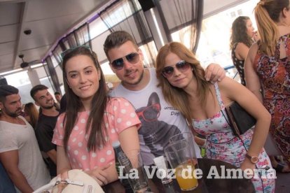 Todas las imágenes de la fiesta 40 en la sala Caramelo de Aguadulce.