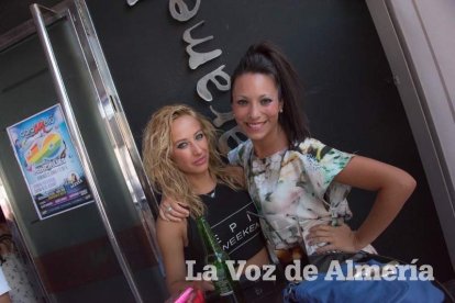 Todas las imágenes de la fiesta 40 en la sala Caramelo de Aguadulce.