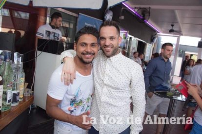 Todas las imágenes de la fiesta 40 en la sala Caramelo de Aguadulce.