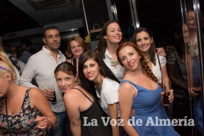 Todas las imágenes de la fiesta 40 en la sala Caramelo de Aguadulce.