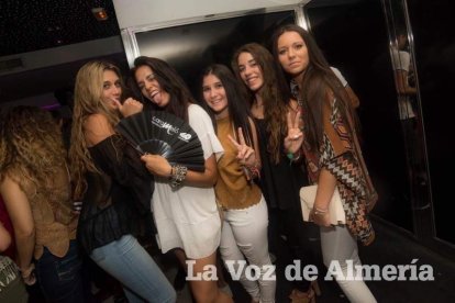 Todas las imágenes de la fiesta 40 en la sala Caramelo de Aguadulce.