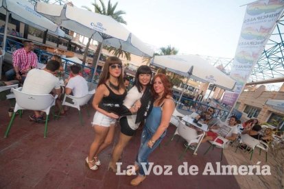 Todas las imágenes de la fiesta 40 en la sala Caramelo de Aguadulce.