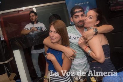 Todas las imágenes de la fiesta 40 en la sala Caramelo de Aguadulce.