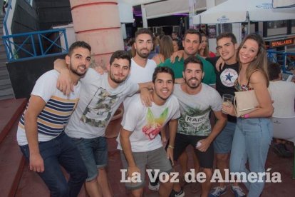 Todas las imágenes de la fiesta 40 en la sala Caramelo de Aguadulce.