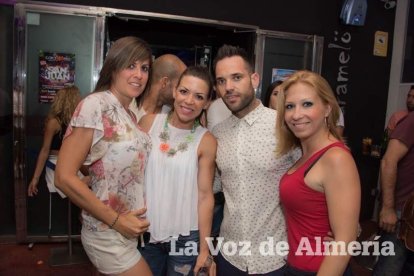 Todas las imágenes de la fiesta 40 en la sala Caramelo de Aguadulce.