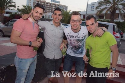 Todas las imágenes de la fiesta 40 en la sala Caramelo de Aguadulce.