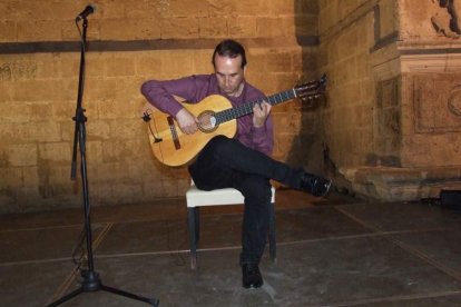 La Plaza de la Catedral se llena con la solidaridad de los almerienses, la Junta Provincial de la AECC reúne a toda la sociedad para lucha