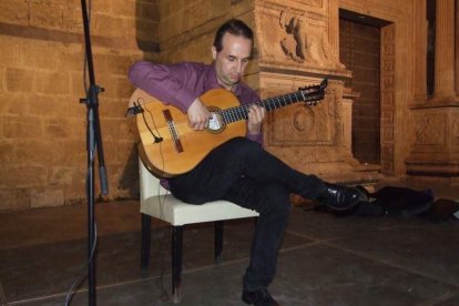 La Plaza de la Catedral se llena con la solidaridad de los almerienses, la Junta Provincial de la AECC reúne a toda la sociedad para lucha