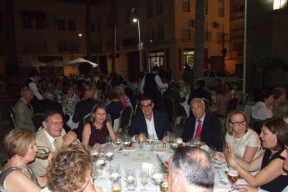 La Plaza de la Catedral se llena con la solidaridad de los almerienses, la Junta Provincial de la AECC reúne a toda la sociedad para lucha