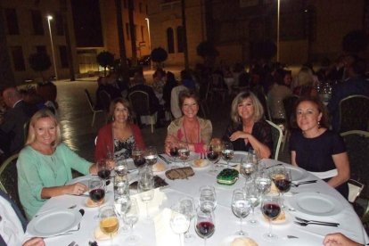 La Plaza de la Catedral se llena con la solidaridad de los almerienses, la Junta Provincial de la AECC reúne a toda la sociedad para lucha