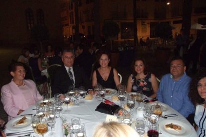 La Plaza de la Catedral se llena con la solidaridad de los almerienses, la Junta Provincial de la AECC reúne a toda la sociedad para lucha