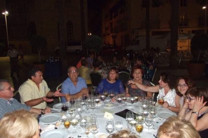 La Plaza de la Catedral se llena con la solidaridad de los almerienses, la Junta Provincial de la AECC reúne a toda la sociedad para lucha