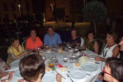 La Plaza de la Catedral se llena con la solidaridad de los almerienses, la Junta Provincial de la AECC reúne a toda la sociedad para lucha