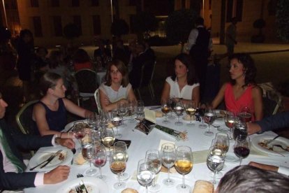 La Plaza de la Catedral se llena con la solidaridad de los almerienses, la Junta Provincial de la AECC reúne a toda la sociedad para lucha