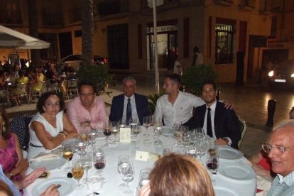 La Plaza de la Catedral se llena con la solidaridad de los almerienses, la Junta Provincial de la AECC reúne a toda la sociedad para lucha