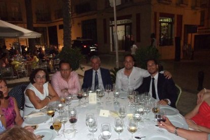 La Plaza de la Catedral se llena con la solidaridad de los almerienses, la Junta Provincial de la AECC reúne a toda la sociedad para lucha