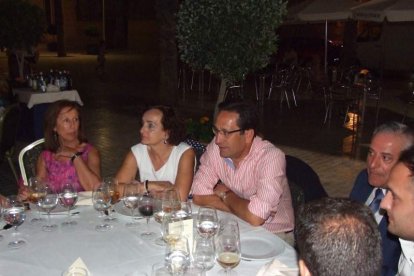 La Plaza de la Catedral se llena con la solidaridad de los almerienses, la Junta Provincial de la AECC reúne a toda la sociedad para lucha