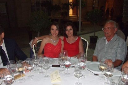 La Plaza de la Catedral se llena con la solidaridad de los almerienses, la Junta Provincial de la AECC reúne a toda la sociedad para lucha