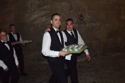 La Plaza de la Catedral se llena con la solidaridad de los almerienses, la Junta Provincial de la AECC reúne a toda la sociedad para lucha