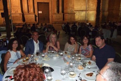 La Plaza de la Catedral se llena con la solidaridad de los almerienses, la Junta Provincial de la AECC reúne a toda la sociedad para lucha