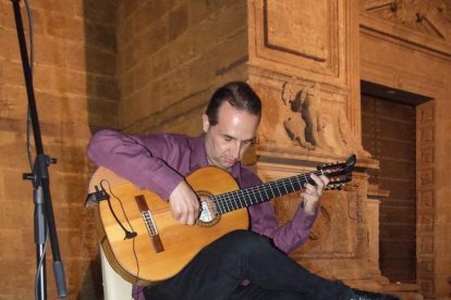 La Plaza de la Catedral se llena con la solidaridad de los almerienses, la Junta Provincial de la AECC reúne a toda la sociedad para lucha