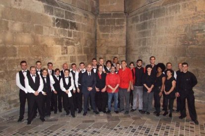 La Plaza de la Catedral se llena con la solidaridad de los almerienses, la Junta Provincial de la AECC reúne a toda la sociedad para lucha