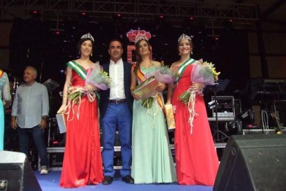 El Pabellón Ferial ha acogido la apertura de las fiestas con la lectura del Pregón pronunciado por el alcalde. Fotos: JA BARRIOS