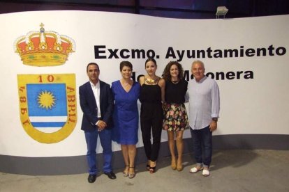 El Pabellón Ferial ha acogido la apertura de las fiestas con la lectura del Pregón pronunciado por el alcalde. Fotos: JA BARRIOS