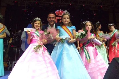 El Pabellón Ferial ha acogido la apertura de las fiestas con la lectura del Pregón pronunciado por el alcalde. Fotos: JA BARRIOS