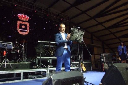 El Pabellón Ferial ha acogido la apertura de las fiestas con la lectura del Pregón pronunciado por el alcalde. Fotos: JA BARRIOS