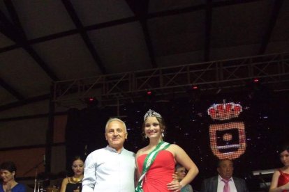 El Pabellón Ferial ha acogido la apertura de las fiestas con la lectura del Pregón pronunciado por el alcalde. Fotos: JA BARRIOS