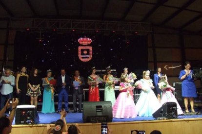 El Pabellón Ferial ha acogido la apertura de las fiestas con la lectura del Pregón pronunciado por el alcalde. Fotos: JA BARRIOS