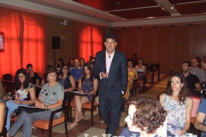 Inaugurado el Curso que organiza el Colegio de Dentistas y la UAL