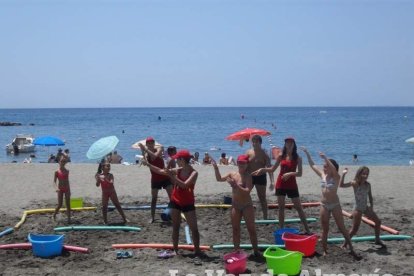 El sonido de las olas llega a la radio un día más a través de los micrófonos