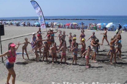 El sonido de las olas llega a la radio un día más a través de los micrófonos